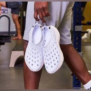 Kane White / Cream Active Recovery Shoe Sz 10 Men’s